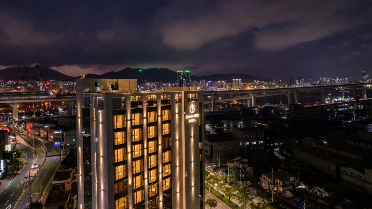 Yeongdo Grandbern Hotel Ciudad Metropolitana de Ciudad Metropolitana de Busan Exterior foto